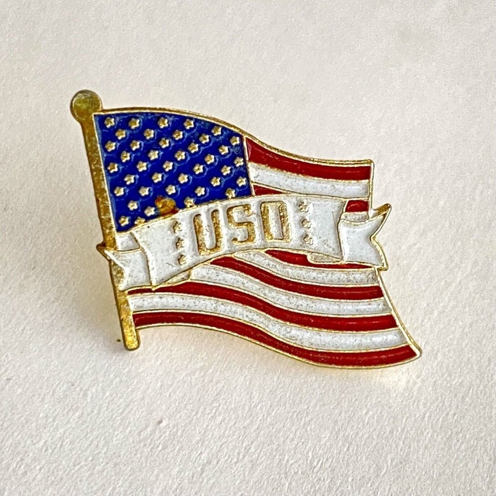 Vintage USO White Ribbon On American Flag Gold Tone Lapel Collar Pin Back 3/4”